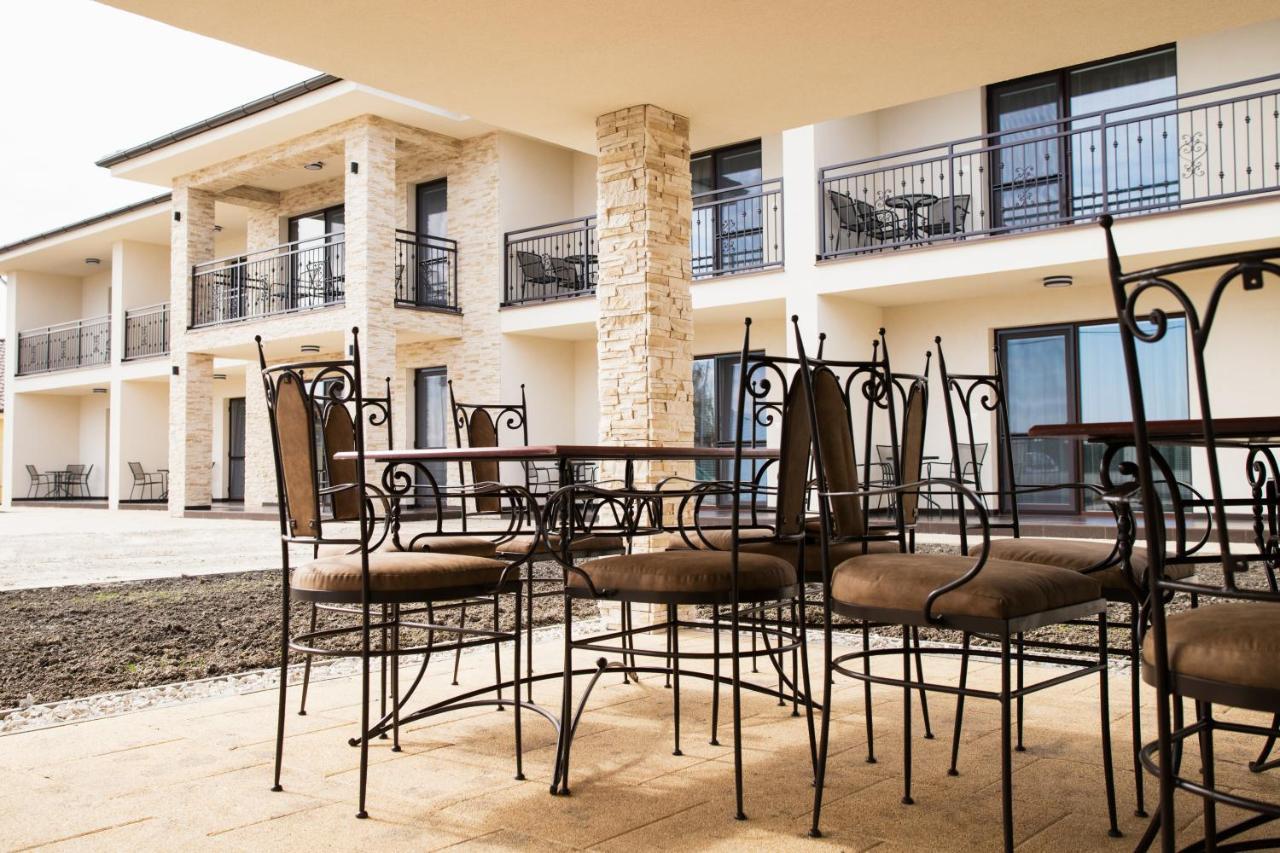 Jazmin apartmány Velky Meder Exterior foto
