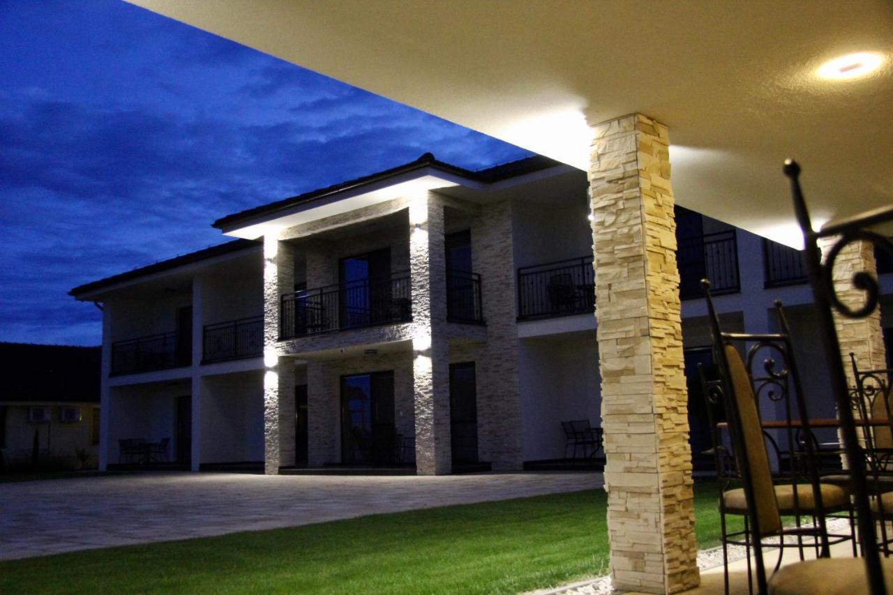 Jazmin apartmány Velky Meder Exterior foto