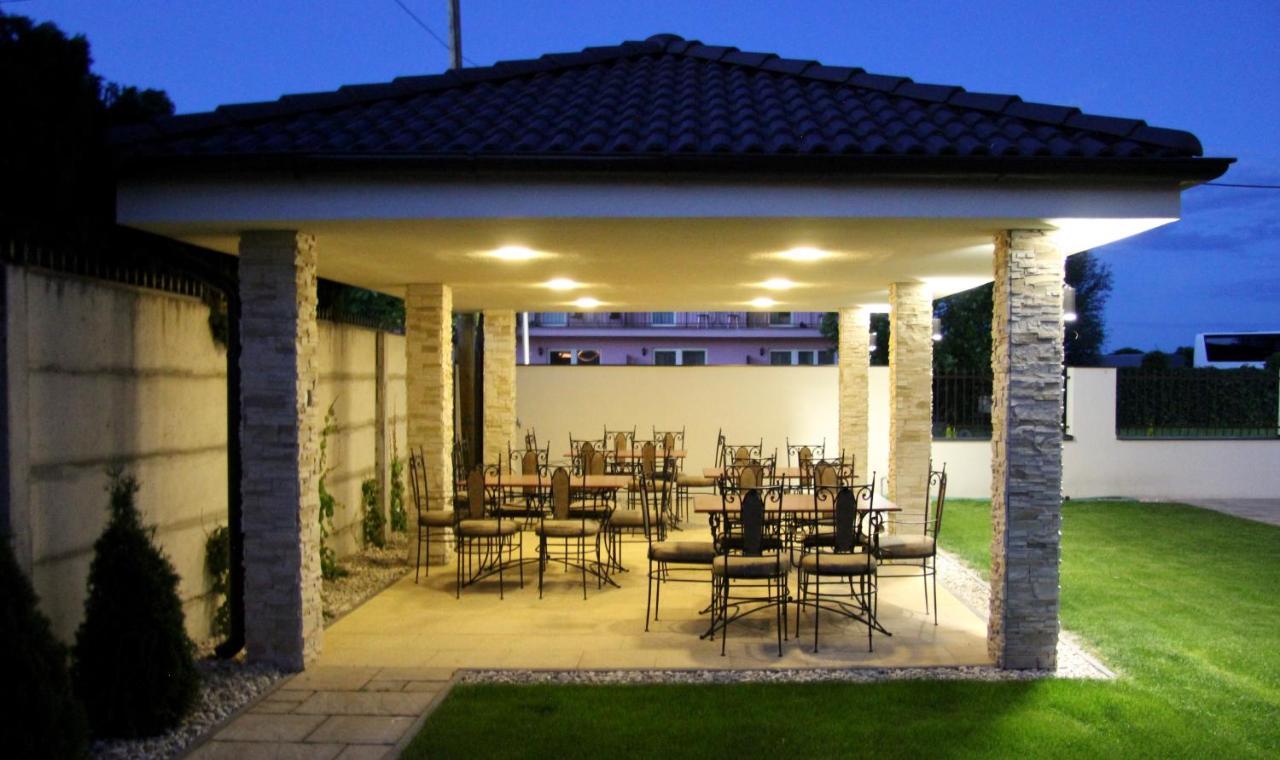 Jazmin apartmány Velky Meder Exterior foto